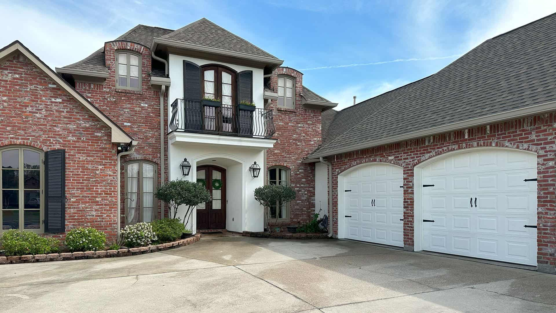 Clean Home Exterior Banner Image